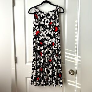 Nine West Floral Pattern Black White size 4